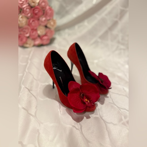 Up-cycled Orchid flowers Giuseppe Zanotti suede pumps Shoes 5 35 Embellished